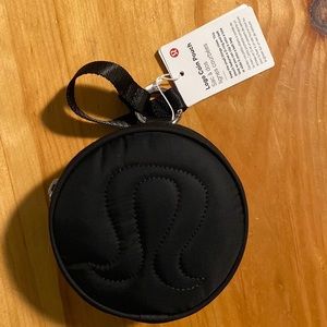 LULULEMON💝 Logo Pouch - black